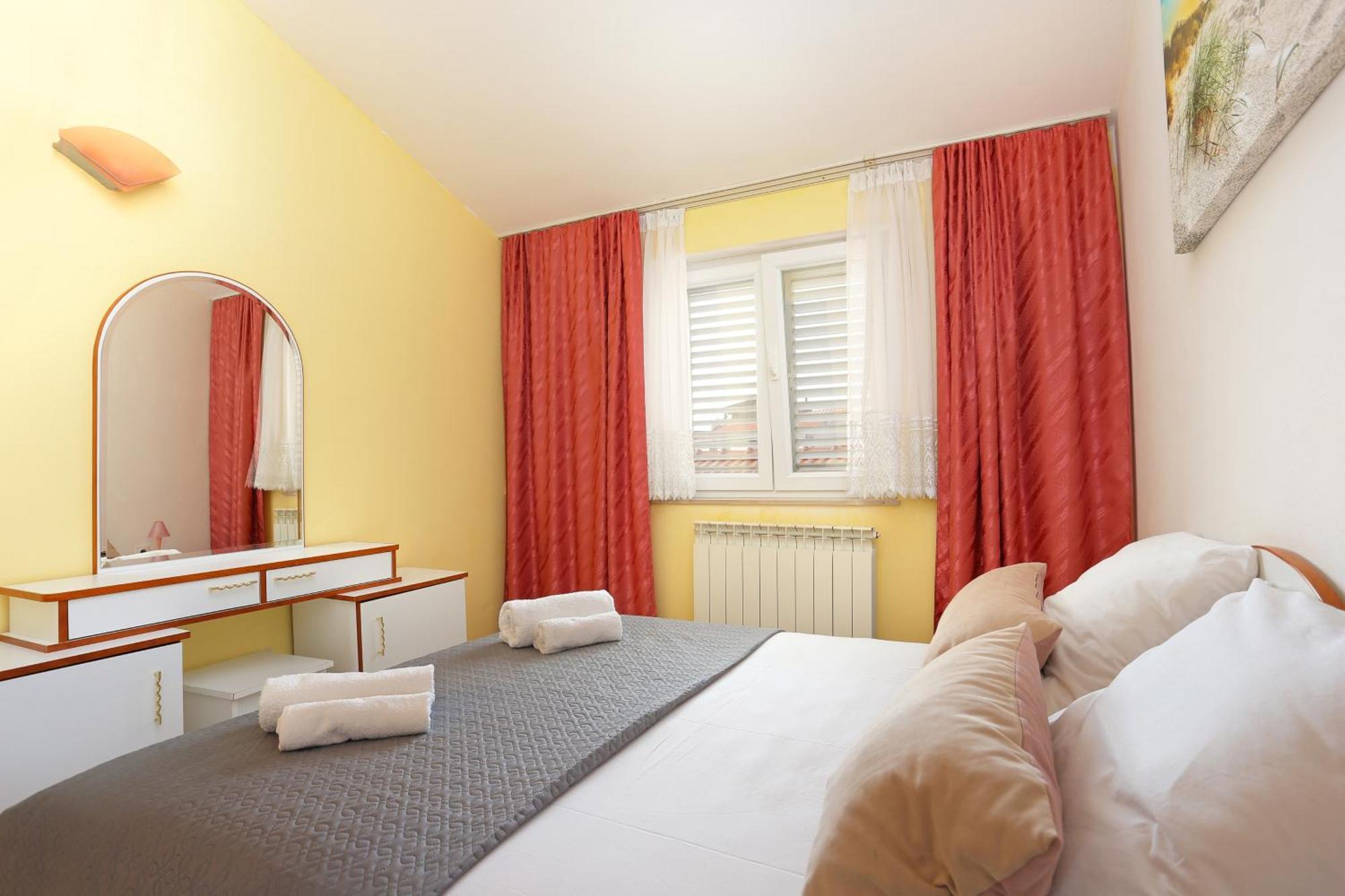 Apartments And Rooms With Parking Space Marina, Trogir - 5953 Habitación foto