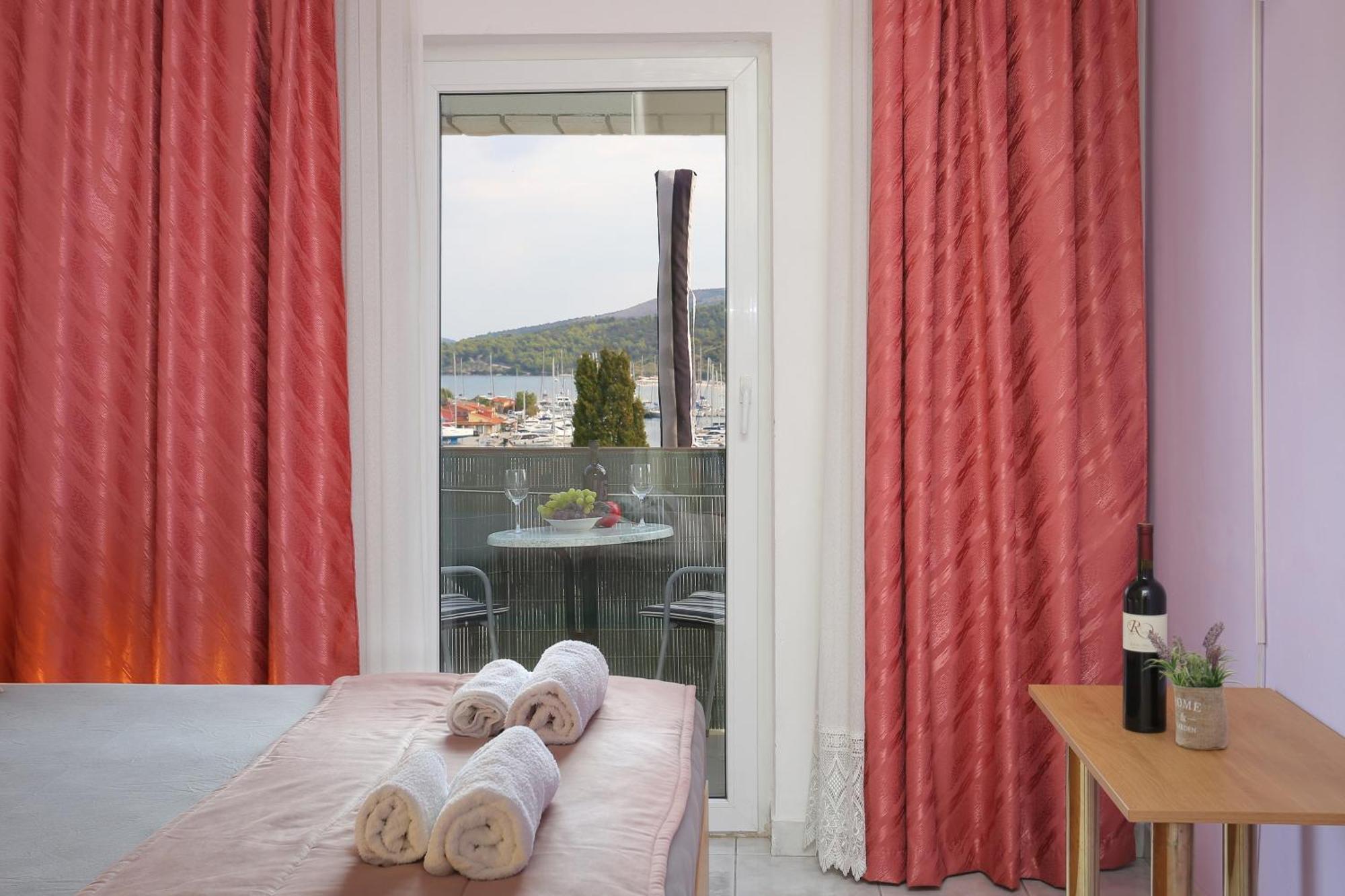 Apartments And Rooms With Parking Space Marina, Trogir - 5953 Habitación foto